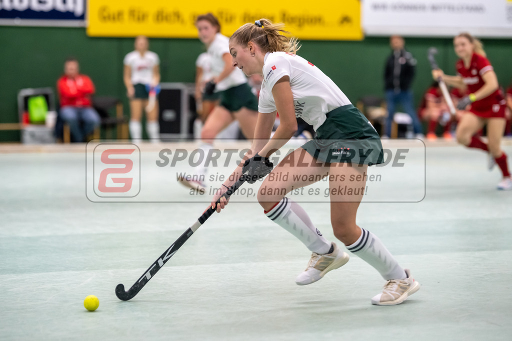 SFE_20221218_0105 | 1. Bundesliga Hockey Damen Rot-Weiss Köln - Crefelder HTCa am 18.12.2022 in Köln (KTHC Stadion Rot-Weiss Köln Tennis and Hockey Club), Photo: Stephan Fehrmann 2022 (Sports-Gallery)