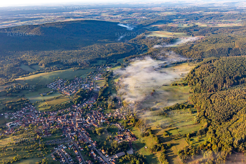 Luftbild: Ortsansicht von Norden in Lembach im Bundesland Bas-Rhin in Frankreich. Foto: IMG_138849.jpg vom 24.09.2023 durch Werner Riehm/FLY-FOTO.de