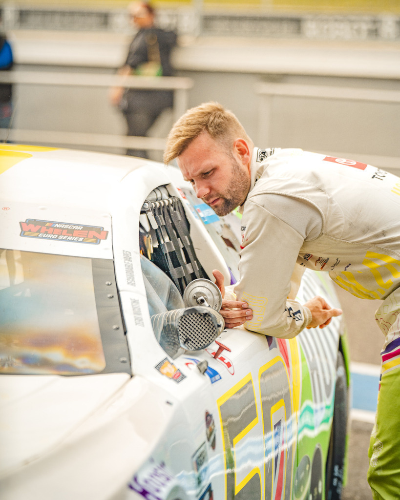 _DSC4738 | Exklusive Motorsport-Fotografie aus Leipzig von TXO Media – für Rennfahrer, Teams & Sponsoren. Sausemuth liefert starke Bilder, die Emotion zeigen. Jetzt buchen & glänzen! - Realisiert mit Pictrs.com