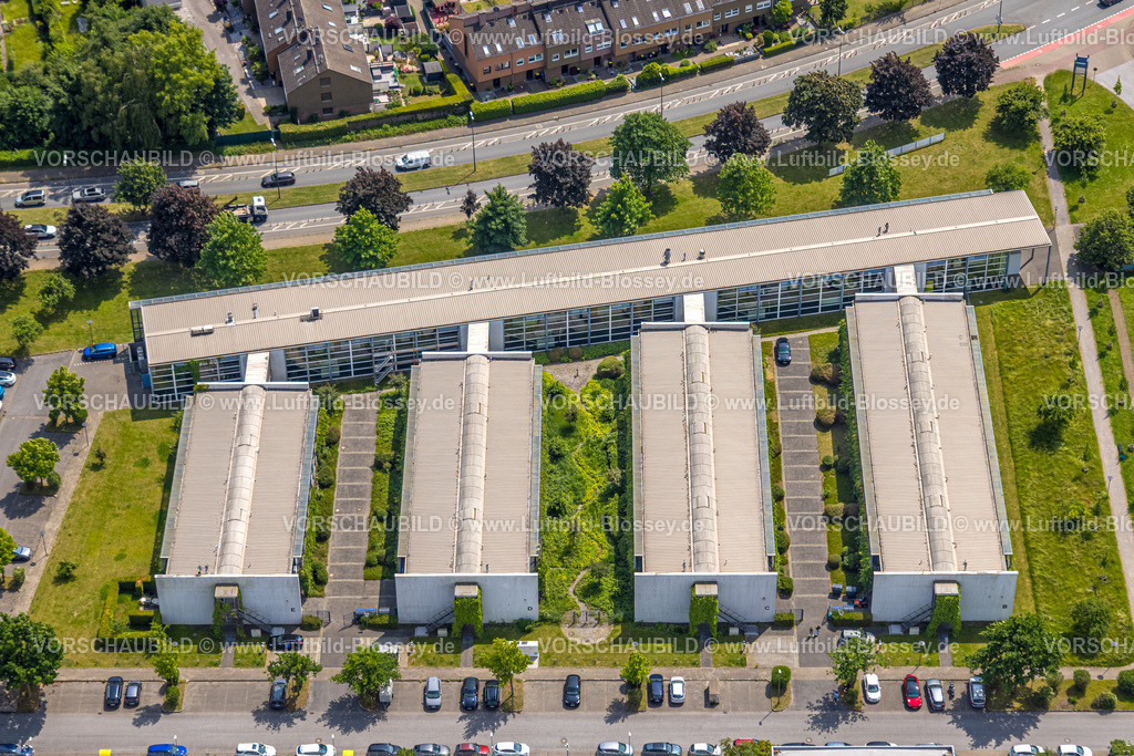 Herne250601825 | Luftbild, Gewerbegebiet, Dassault Systems, Robert-Bosch-Sraße, Wirtschaftsförderungsgesellschaft Herne mbH (WFG) und DSBG Sportstättenbetriebs- und Planungsgesellschaft mbH, Baukau, Herne, Ruhrgebiet, Nordrhein-Westfalen, Deutschland