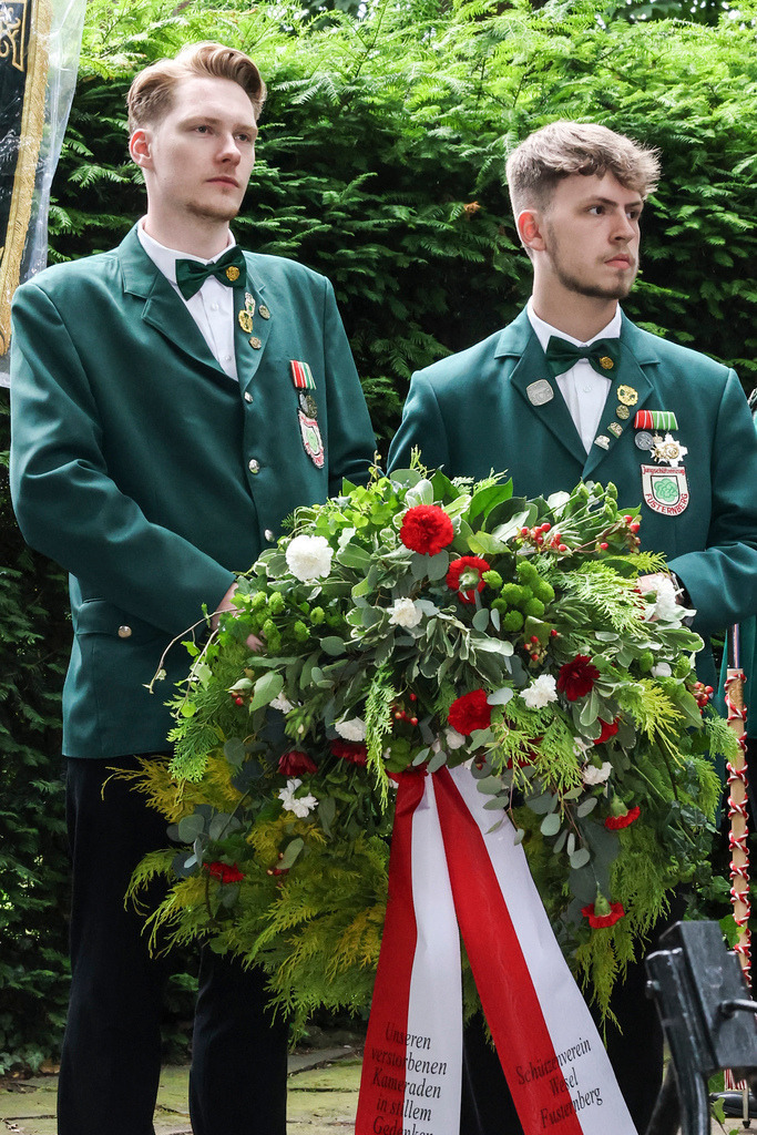 top-top.de 240531-085 | Foto, Video, Fotografie, Videografie, Fotobox, DJ, Discjockey, Musik, Musikbox, Veranstaltung, Photobooth, Amazon, Ebay, Buchtipp, Bestseller, Autor, Verlag, Buch, Wesel, Hamminkeln, NRW, Dinslaken, Rees, Drohne, Hochzeit, Party, Fotobox, Wesel, Fotograf