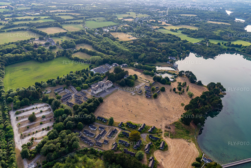 Vue aérienne: Le Domaine de Loctudy à Loctudy dans le département Finistère, France – .Photo: IMG_132518.jpg prise le 17/06/2022 par Werner Riehm/FLY-FOTO.eu – Résolution de l'original: 5030 x 3354 px