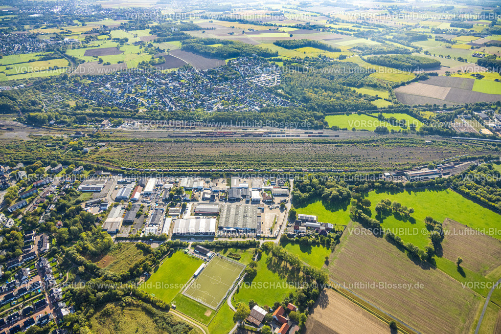 Hamm250900262 | Luftbild, Rangierbahnhof Hamm, Gewerbegebiet Schieferstraße und Wohngebiet Ortsteil Lohauserholz, Fernsicht mit Wiesen und Feldern, Stadtbezirk Pelkum, Hamm, Ruhrgebiet, Nordrhein-Westfalen, Deutschland