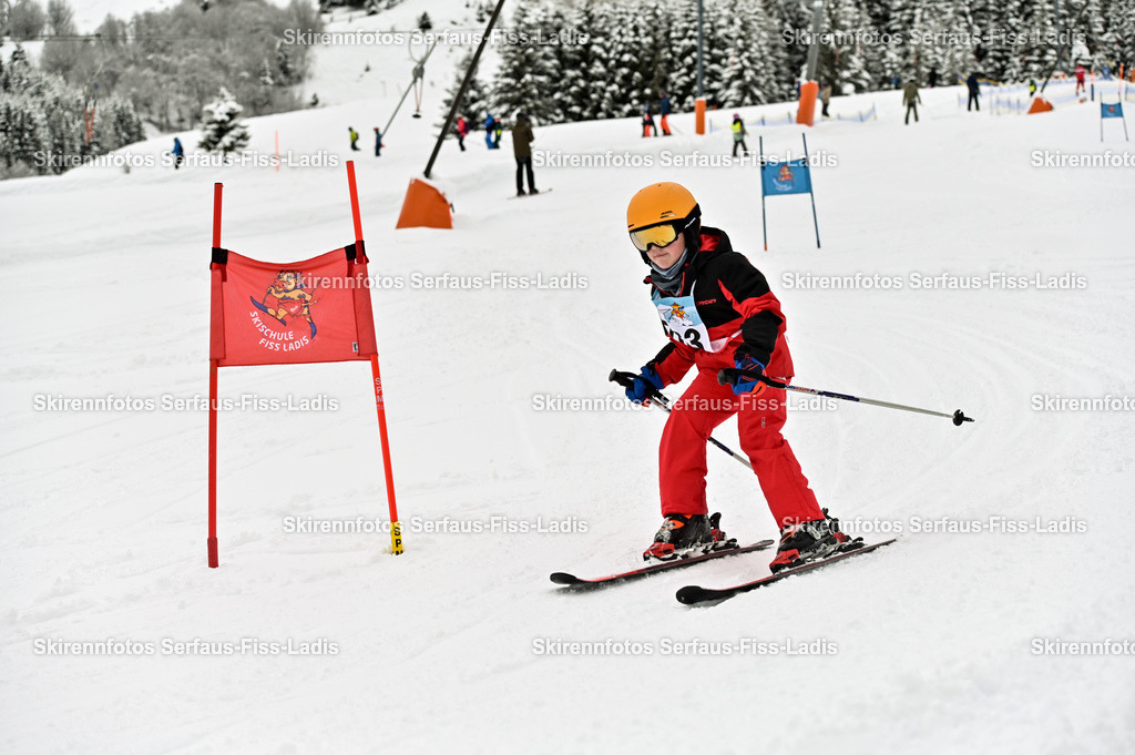 SRF_20.02.2026_0895 | Skirennfotos,Serfaus,Fiss,Ladis,Kinderskirennen,Winter,Tirol,Oberland,skirace,SFL,feelfree,weil wir's genießen,ski,Ski,skifahren,Sonnenplateau, - Realisiert mit Pictrs.com