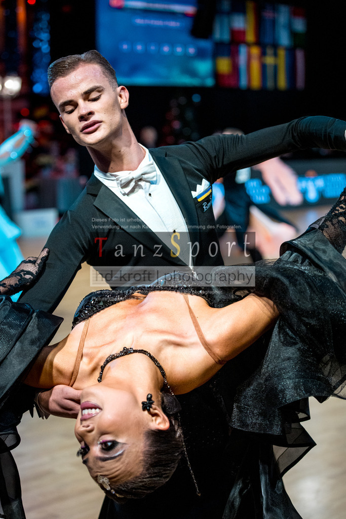 20251212_WDSF_World_Ch_Cup_RS-Std_1158-2 | Tanzsportbilder, Standardtanz, Lateintanz, WDSF, DTV, LTVB, dancecomp, goc, hessen tanzt, blaues band der spree, walzer, tango, wiener walzer, slowfox, quickstepp, samba, rumba, cha-cha-cha, paso doble. jive, hd-kroft photography, turniertanzsport