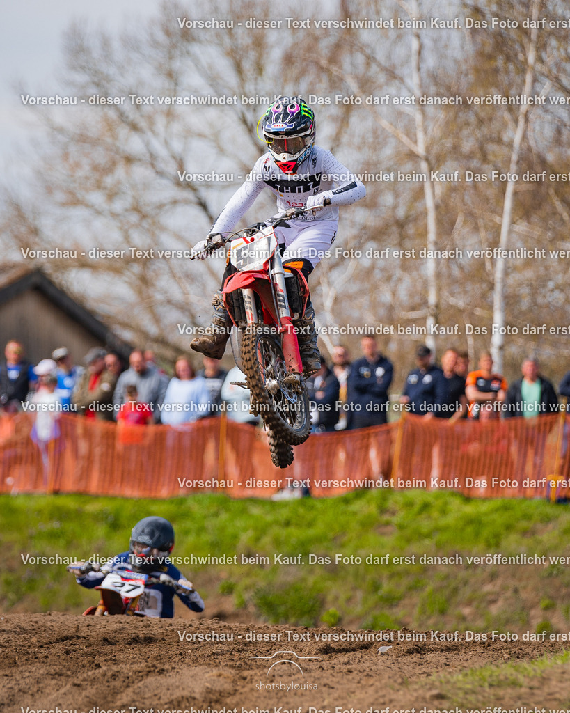 04_13_Bensdorf_85-2033 | Sportfotografin aus Berlin-Brandenburg mit Fokus auf Motocross. Ich halte deine sportliche Leistung und echte Emotionen auf und neben der Strecke professionell fest. Entdecke die Fotos von deinem Rennen und bestelle sie direkt hier im Shop.