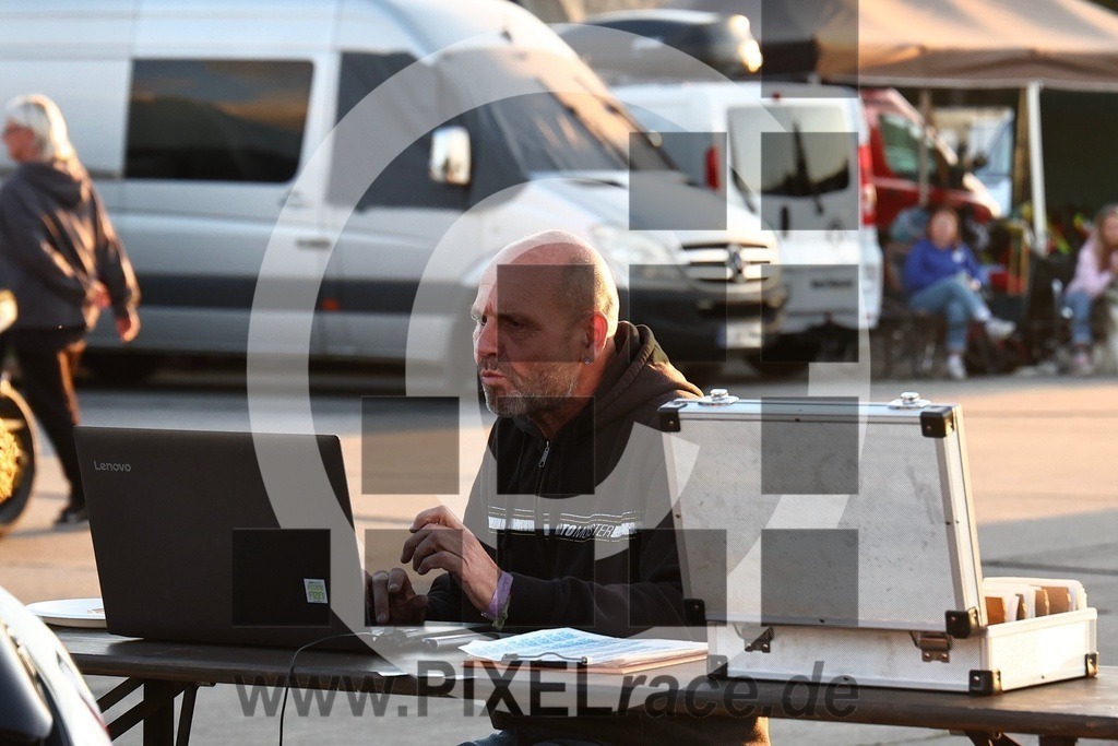 social-20250913_10028 | Schöne Erinnerungen an spannende Momente - das festzuhalten ist unser Job. PIXELrace.de ist seit 2003 auf den Rennstrecken Europas unterwegs um die Action draußen beim Fahren und die wunderbare Stimmung imm Fahrerlager für euch einzufangen.