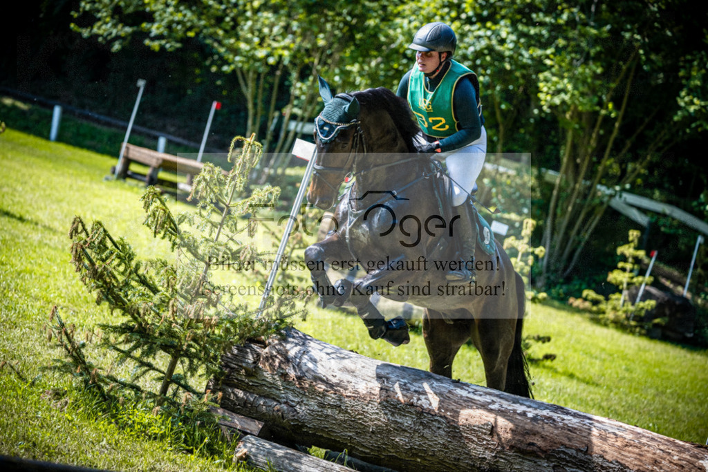 Vielseitigkeitsturnier Melle Oldendorf | Entdecke hochwertige Reitturnierfotos von Foto Oger. Professionell, emotional und authentisch – jetzt Lieblingsmomente im Shop bestellen.Deutschlandweite Turnierfotografie. - Realisiert mit Pictrs.com