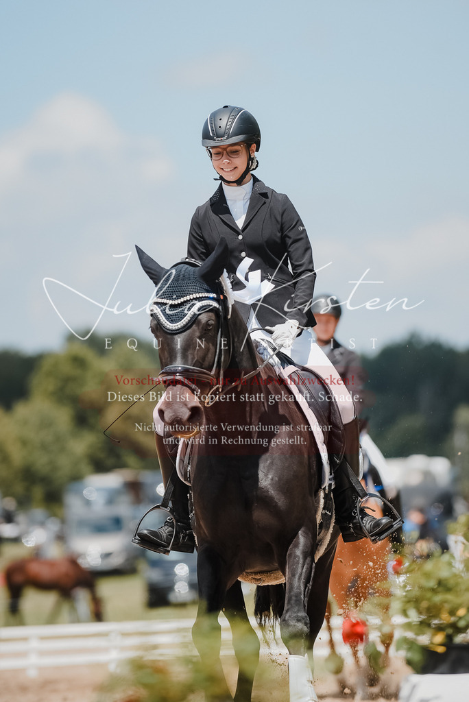 DSC_1630 | Pferde- und Turnierfotografie in Westsachsen. Pferdeportraits, Auftragszeichnungen und intuitive Kunst.