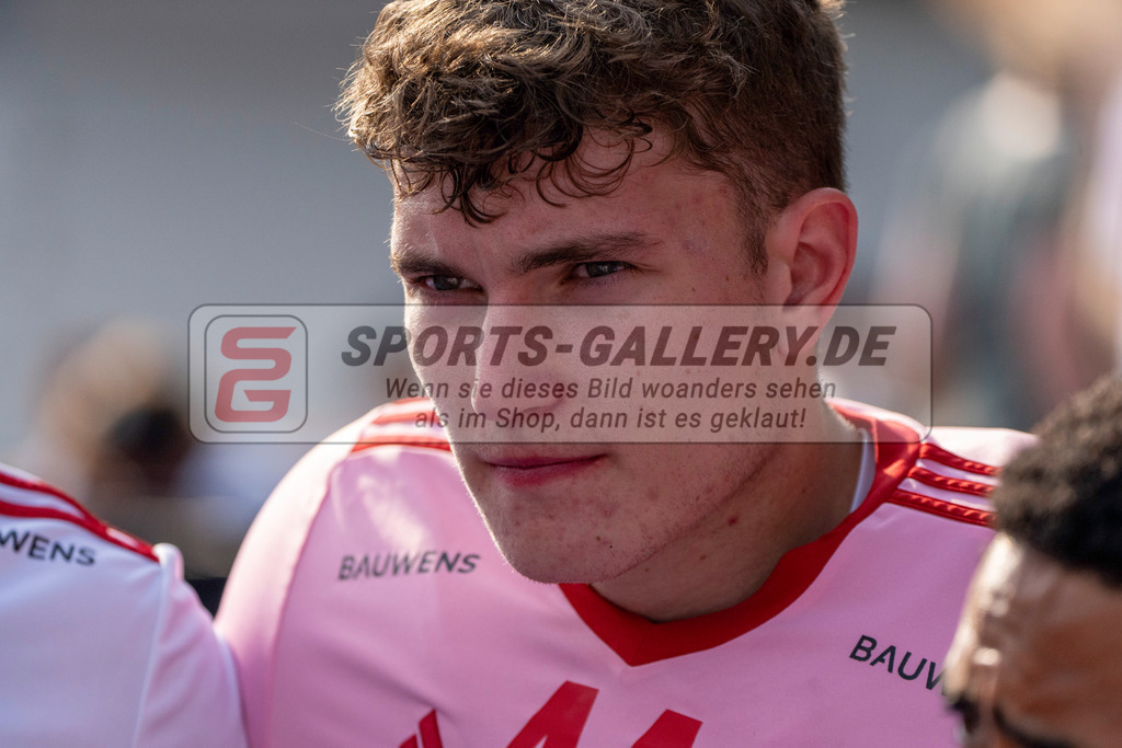 Final4_20250531-1729-HK108057 | Krefeld, Deutschland, 31.05.2025:  Feldhockey Final4 2025 – „Deutsche Feldhockey-Meisterschaften 2025“ im Gerd-Wellen-Hockeyanlage am 31.05.2025 in Krefeld, Deutschland. (Foto von Kramhöller/Fehrmann/Kaste)Krefeld, Germany, 31.05.2025: Feldhockey Final4 2025 – „Deutsche Feldhockey-Meisterschaften 2025“ in Gerd-Wellen-Hockeyanlage at 31.05.2025 in Krefeld, Deutschland. (Foto from Kramhöller/Fehrmann/Kaste)