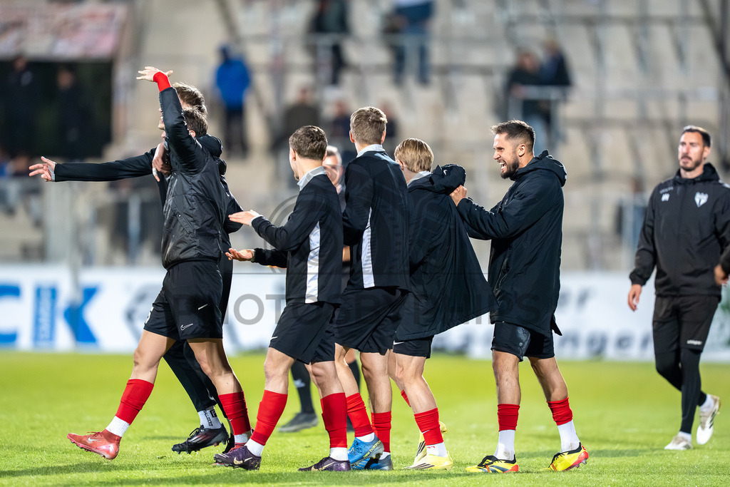 SG Sonnenhof Großaspach vs. SGV Freiberg, Fussball, Regionalliga Suedwest, 30. Spieltag, 22.04.2026 | Jubel bei SG Sonnenhof nach Abpfiff,SG Sonnenhof Großaspach vs. SGV Freiberg, Fussball, Regionalliga Suedwest, 30. Spieltag, 22.04.2026