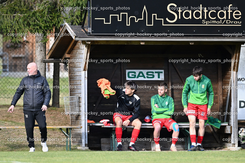 FC ASKÖ Gmünd vs. SV Rapid Lienz | Spielerbank Rapid Lienz, Headcoach Rapid Lienz Marc Angelo Mareschi, FC ASKÖ Gmünd vs. SV Rapid Lienz, FC ASKÖ Gmünd vs. SV Rapid Lienz am 09.11.2025 in Ferlach (Ballspielhalle Ferlach), Austria, (Photo by Bernd Stefan)