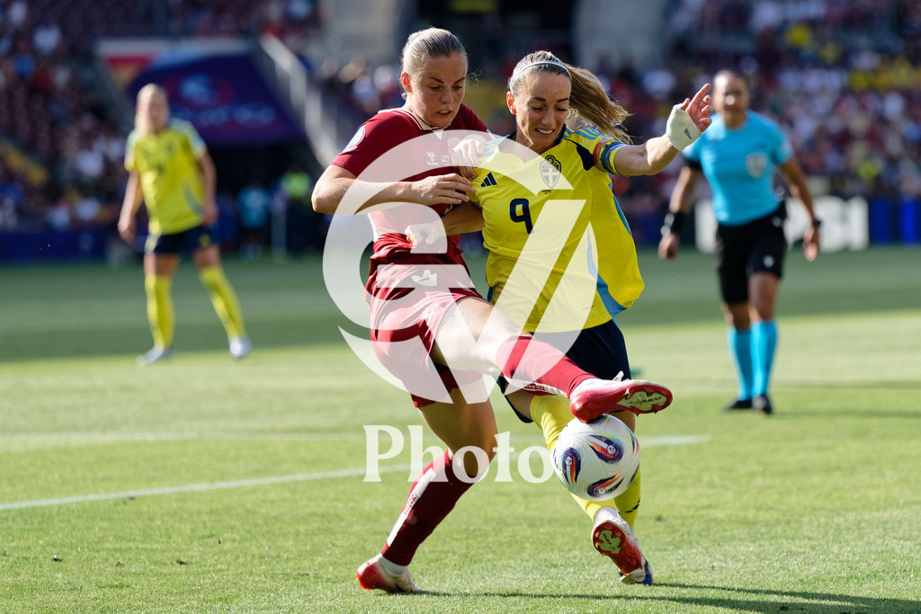 Denmark v Sweden - UEFA Women's EURO 2025 Group C | GENEVA, SWITZERLAND - JULY 4: Emma Faerge of Denmark (L) and Kosovare Asllani of Sweden (R) fight for possession  during the UEFA Womens EURO 2025 Group C match between Denmark and Sweden at Stade de Geneve on July 4, 2025 in Geneva, Switzerland. (Photo by Giuseppe Velletri/Sports Press Photo/Getty Images)