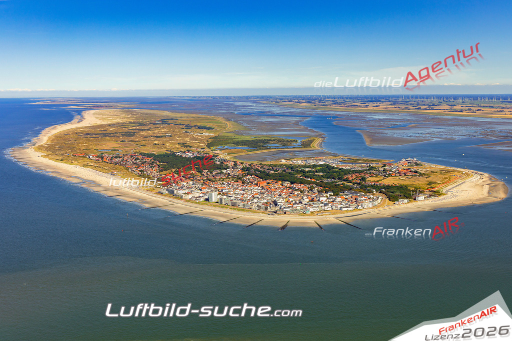 Aktuelles Luftbild von  Norderney - Die Luftaufnahme wurde 2022 mittels UL-Flugzeug erstellt ( keine Drohne ) - hochauflösende Kamera-Systeme von  Canon -Beste Qualität - Für grossformatige Ausdrucke geeignet. Die Geschenkidee !