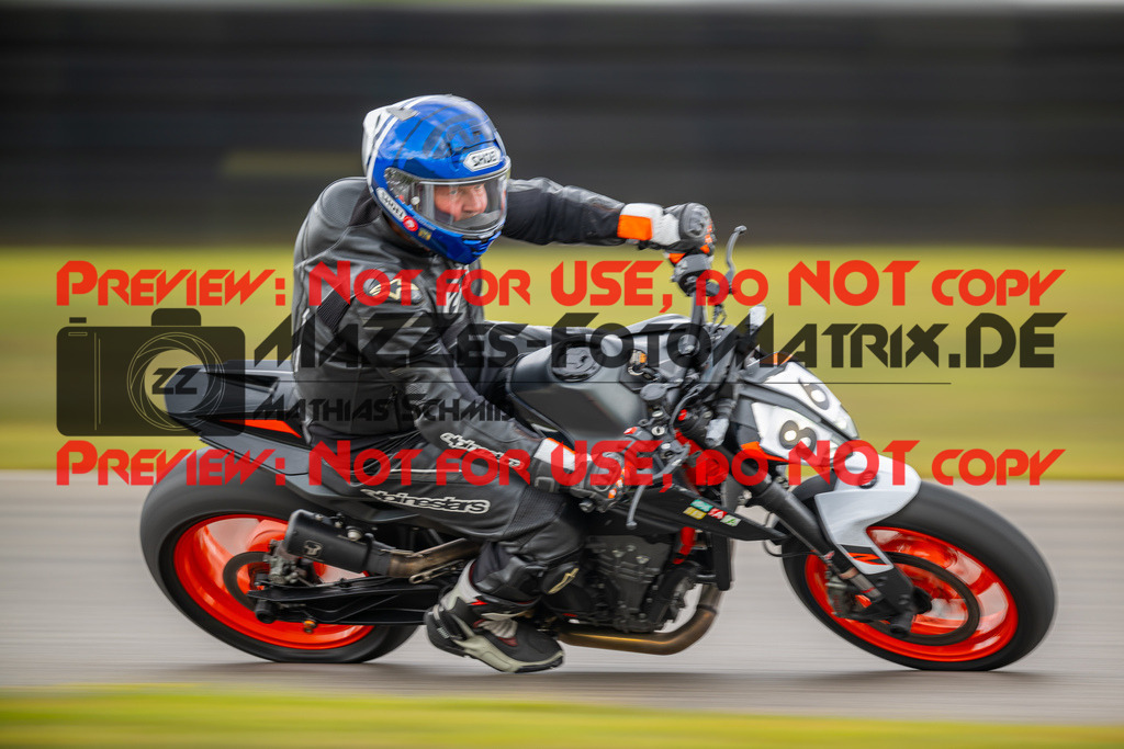 MaZZes-Fotomatrix-20260918-707944 | GELB