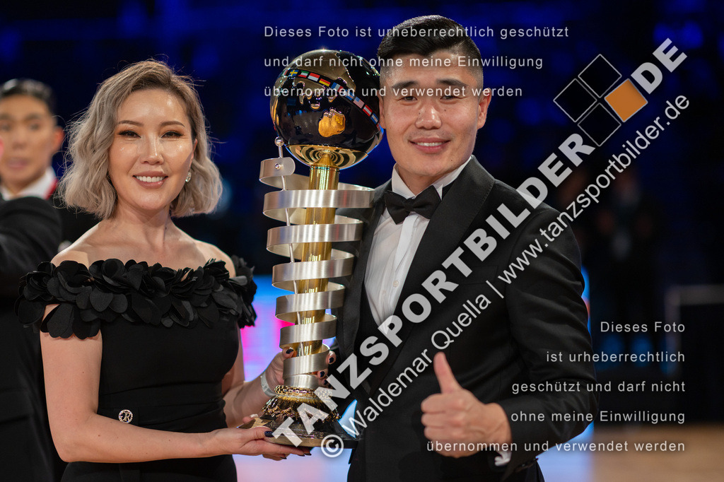 20251206-05780 | Hier finden Sie Tanz Bilder vom Latein und Standard Formationen tanzen. Sportbilder vom Tanzsport. Schöne Fotos und von Weltmeisterschaft, Europameisterschaft, Bundesliga, Regionalliga, Oberliga und Landesliga sowie von GOC Stuttgart, DanceComp, WM Bremen