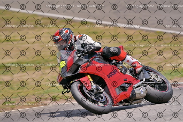 26bt05-1388 | markuskiefer.com - Realisiert mit Pictrs.com