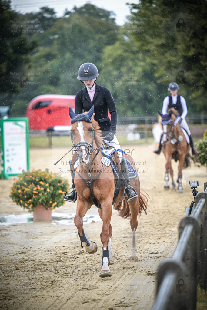DOS_8437 | Entdecke hochwertige Reitturnierfotos von Foto Oger. Professionell, emotional und authentisch – jetzt Lieblingsmomente im Shop bestellen. - Realisiert mit Pictrs.com