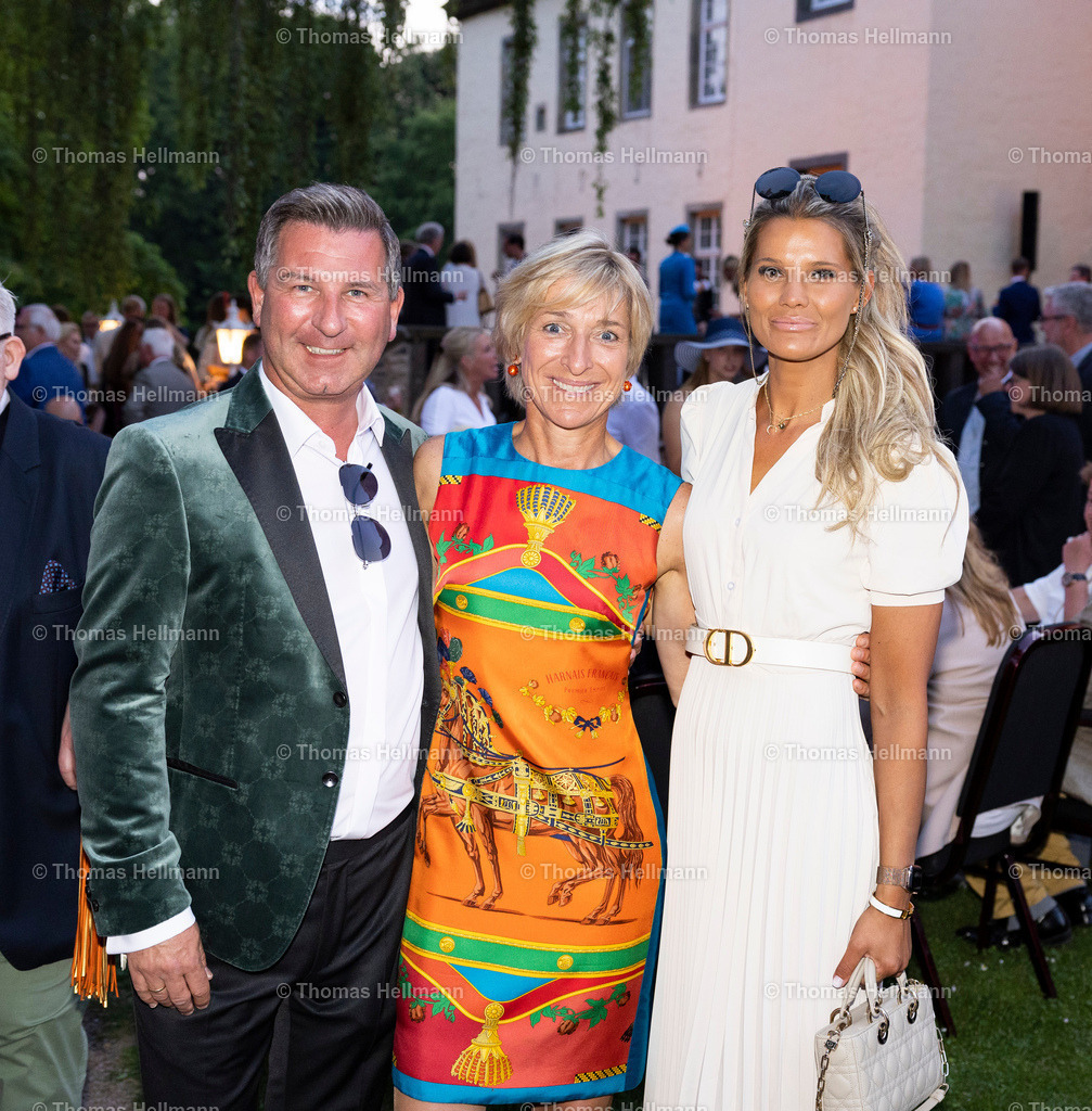 TH_Schlossempfang_8966 | Longines Balve Optimum 2023 am 09.06.23 in Balve, Schloss Wocklum, Thomas Hellmann, Schlossempfang