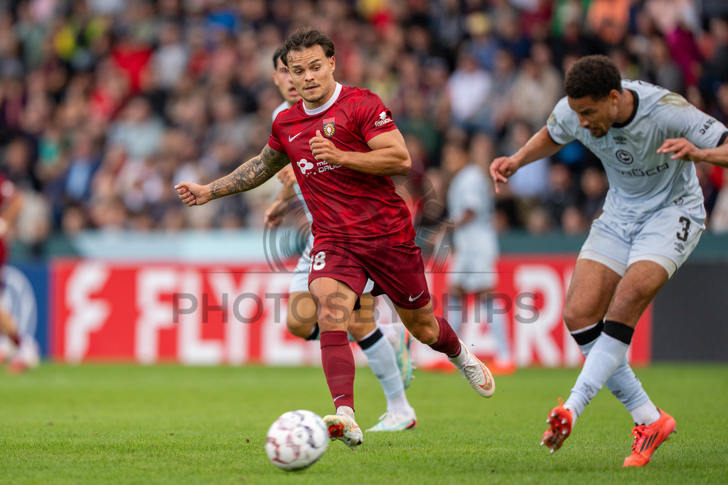 SG Sonnenhof Großaspach vs. Arminia Bielefeld, Fussball, DFB-Pokal, 1. Runde, 22.08.2026 | Niklas Pollex (SG Sonnenhof Großaspach, #18),SG Sonnenhof Großaspach vs. Arminia Bielefeld, Fussball, DFB-Pokal, 1. Runde, 22.08.2026,DFB regulations prohibit any use of photographs as image sequences and/or quasi-video
