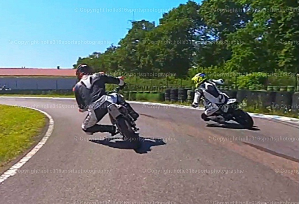 Screenshot_20250511_220201_InShot | Sportfotografie , Motorsport, Motoross, Reitsport, Mointainbike, Enduro,
Landschaft , Outdoor, Eventfotografie, Landschaft, Bilder online bestellen - Realisiert mit Pictrs.com