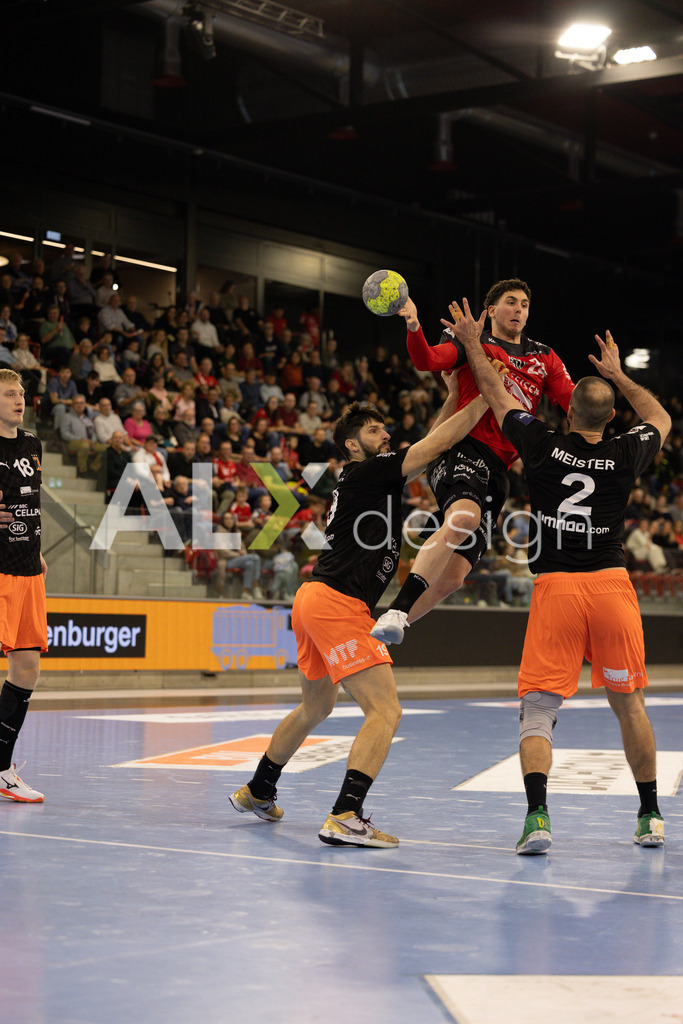 Handballen I Herren I Saison 2025-2026 I Quickline Handball League 2026 | Men I 18. Spieltag I Pfade Winterthur - Kadetten Schaffhausen I 20.12.2025 | 24 Mehdi Ben Romdhane (Pfadi Winterthur) – Rückraum mitte - Realisiert mit Pictrs.com