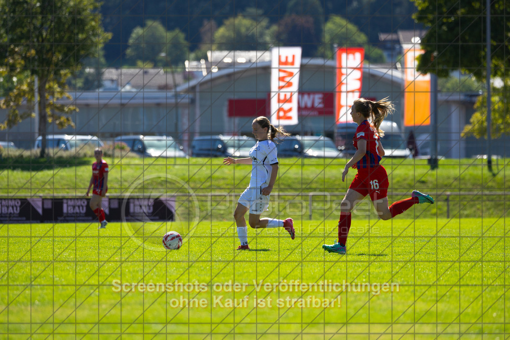 20260906_125125_0336_(c)_by_PhotoPeet | #,1.FC Donzdorf (weiß) vs. 1.FC Heidenheim 1846 (rot), Fußball, Frauen-Verbandspokal Gruppe 2, 2. Runde, Saison 2026/2027, Rasenplatz Lautertal Stadion, Süßener Straße 16, 73072 Donzdorf, 06.09.2026 - 11:00 Uhr,Foto: PhotoPeet / Sport- &amp; Eventfotografie / Peter Harich