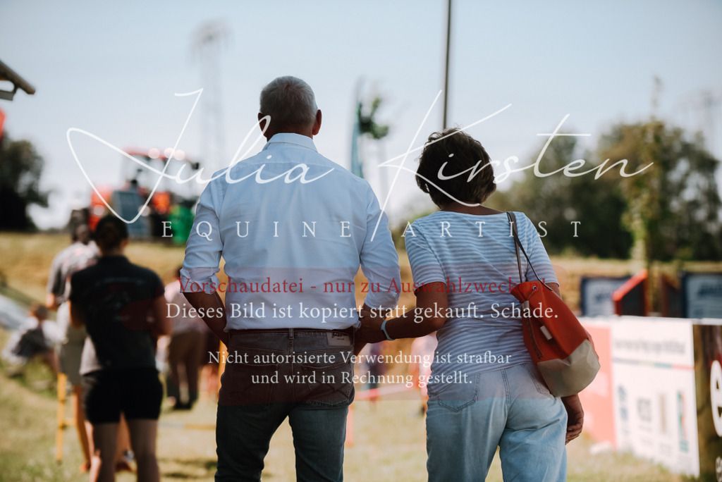 DSC_3007 | Pferde- und Turnierfotografie in Westsachsen. Pferdeportraits, Auftragszeichnungen und intuitive Kunst.