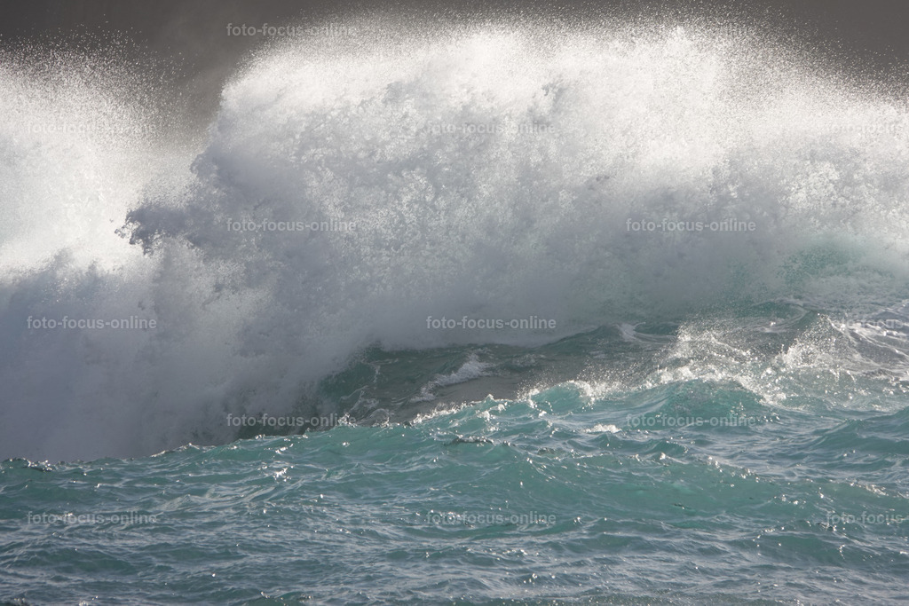 Wild waves | Atlantic breakwater