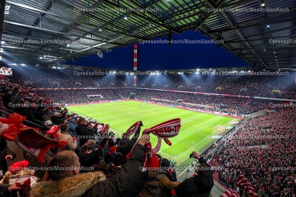 1FC04022601007 | 04.02.2026, Fußball, UEFA Youth League, U19 1. FC Köln - Inter Mailand, Sechzehntelfinale, RheinEnergie-STADION, Saison 2025 2026: Feature über 50000 Besucher Fans Fußballfans feuern die Mannschaft bei ihrem Spiel an. Innenansicht Übersichtsbild Übersicht Übersichtsfoto  DFB regulations prohibit any use of photographs as image sequences and or quasi-video.