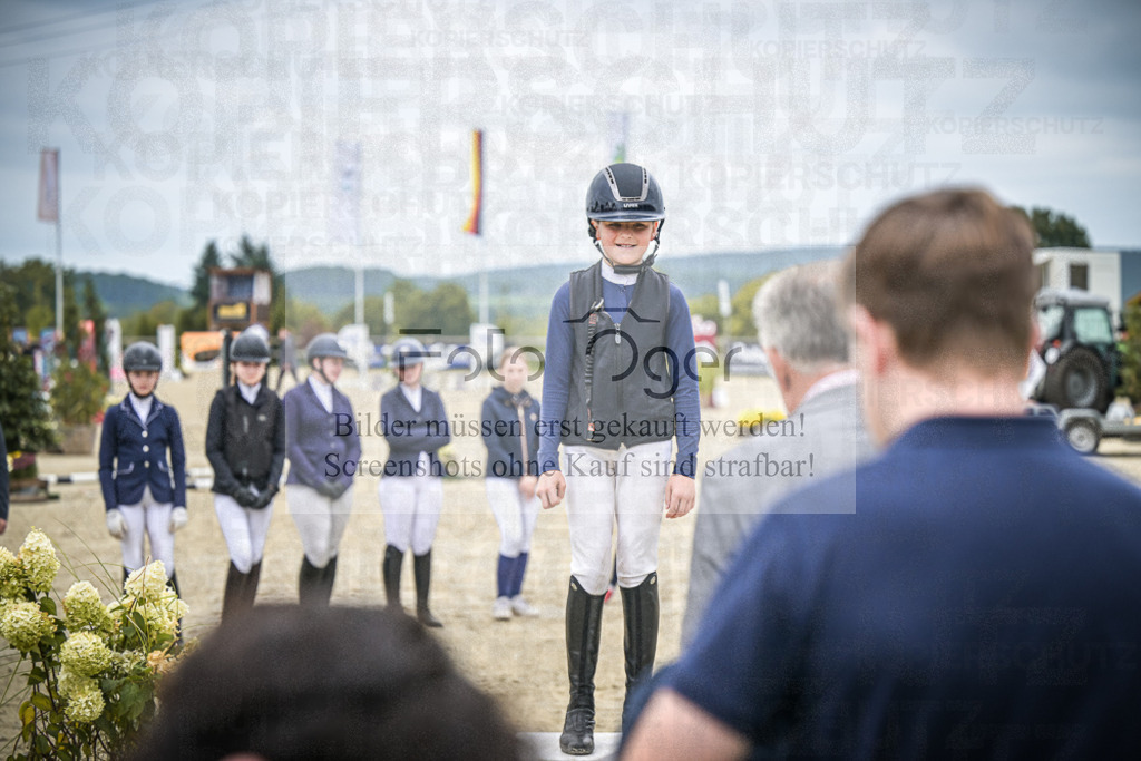 DOS_0008 | Entdecke hochwertige Reitturnierfotos von Foto Oger. Professionell, emotional und authentisch – jetzt Lieblingsmomente im Shop bestellen.Deutschlandweite Turnierfotografie. - Realisiert mit Pictrs.com