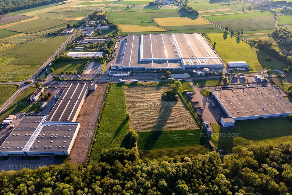 Aerial view: Daimler AG vehicle manufacturing plant in Hatten in the state Bas-Rhin, France.Photo: IMG_115518.jpg taken on 06/16/2019 by Werner Riehm/FLY-FOTO.comResolution of the original: 5472 x 3648 px