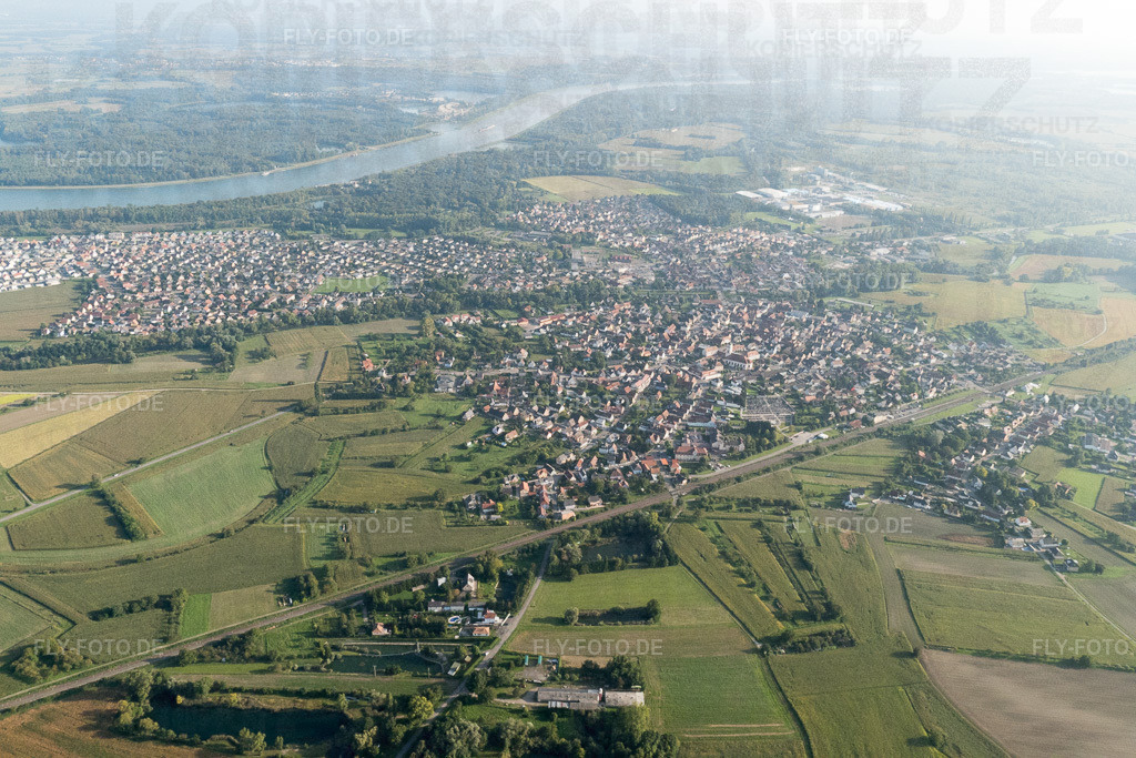 Ortsansicht | Luftbild: Ortsansicht in Drusenheim im Bundesland Bas-Rhin in Frankreich. Foto: P1000941.jpg vom 15.09.2014 durch Werner Riehm/FLY-FOTO.de - Realisiert mit Pictrs.com