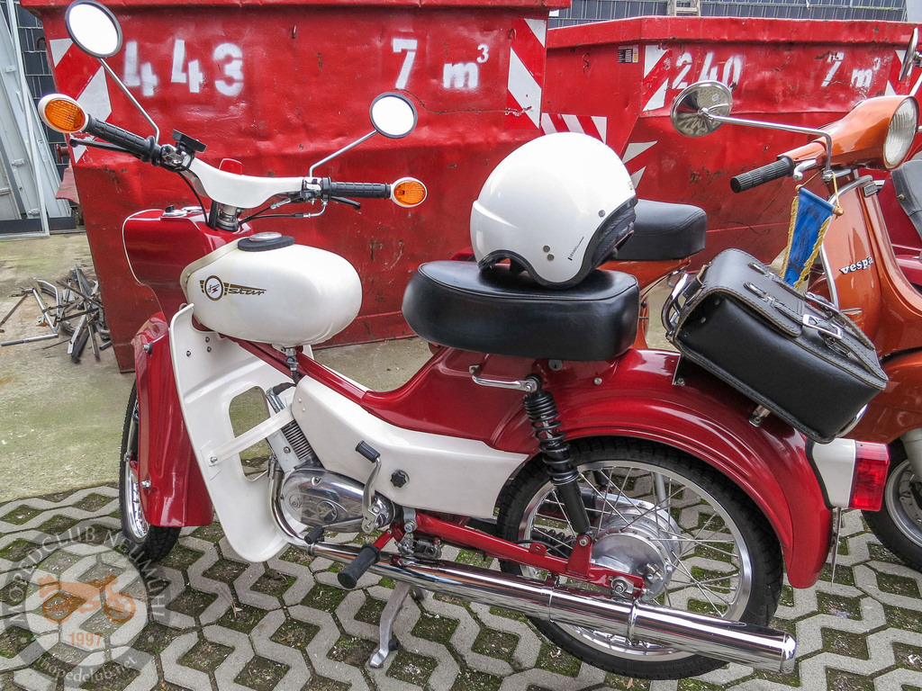 MopedmuseumNeumühl_151023_002 | Bildergalerie von Sport-Ereignissen aber auch von weiteren spannenden Dingen - nicht nur vom Niederrhein. In Anlehnung an den bekannten Spruch von Hanns Dieter Hüsch heißt das Motto: "Niederrhein ist überall".  - Realisiert mit Pictrs.com