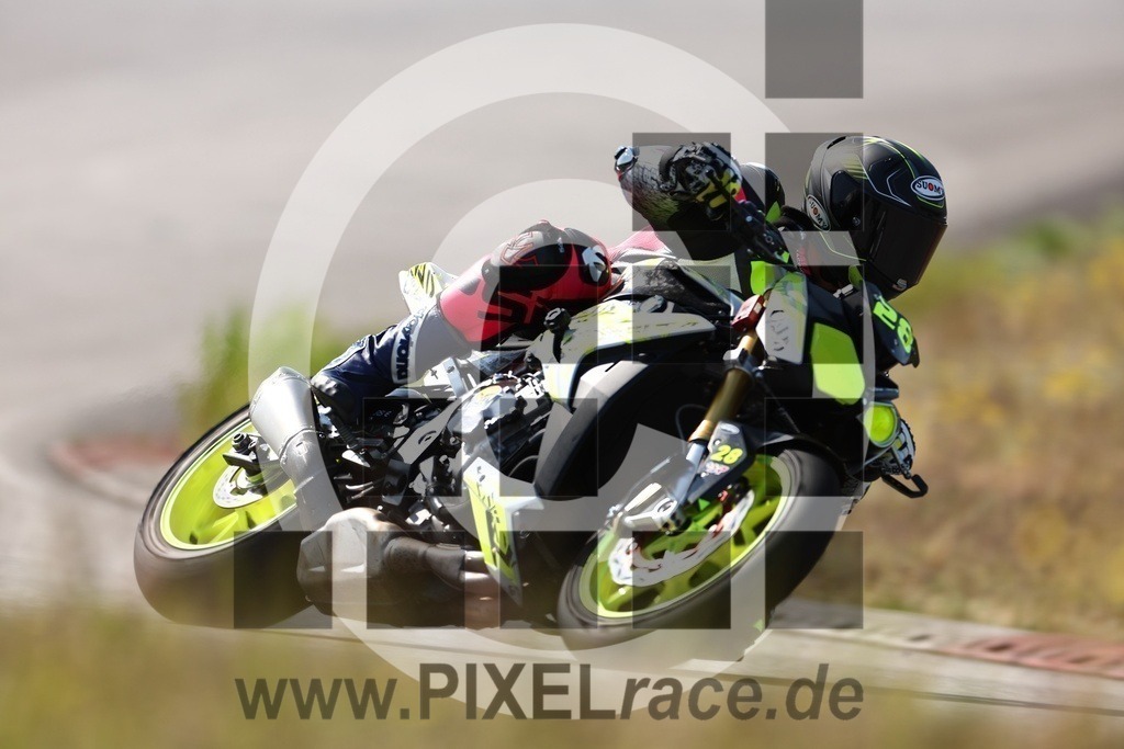 0028-20240502_00431 | Schöne Erinnerungen an spannende Momente - das festzuhalten ist unser Job. PIXELrace.de ist seit 2003 auf den Rennstrecken Europas unterwegs um die Action draußen beim Fahren und die wunderbare Stimmung imm Fahrerlager für euch einzufangen.