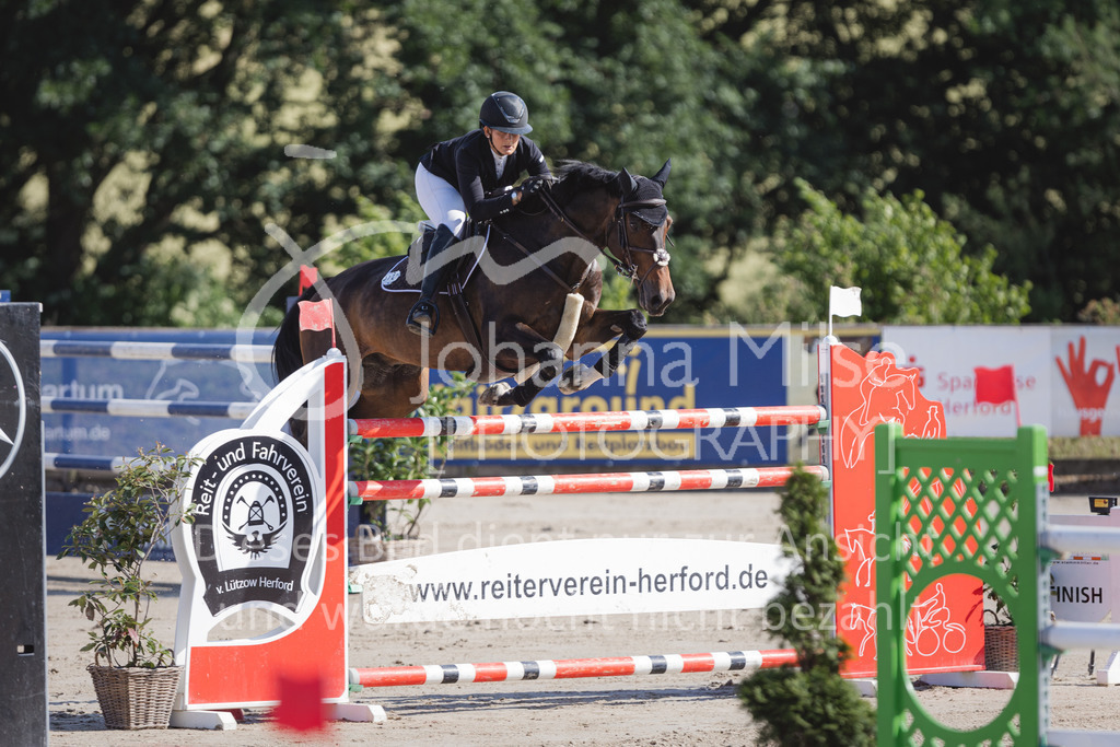 220611_LüPfSpTa_GroßerPreis-683 | Lützower Pferdesporttage
Springprfg.Kl.S m.St.**
Großer Preis
11.06.2022