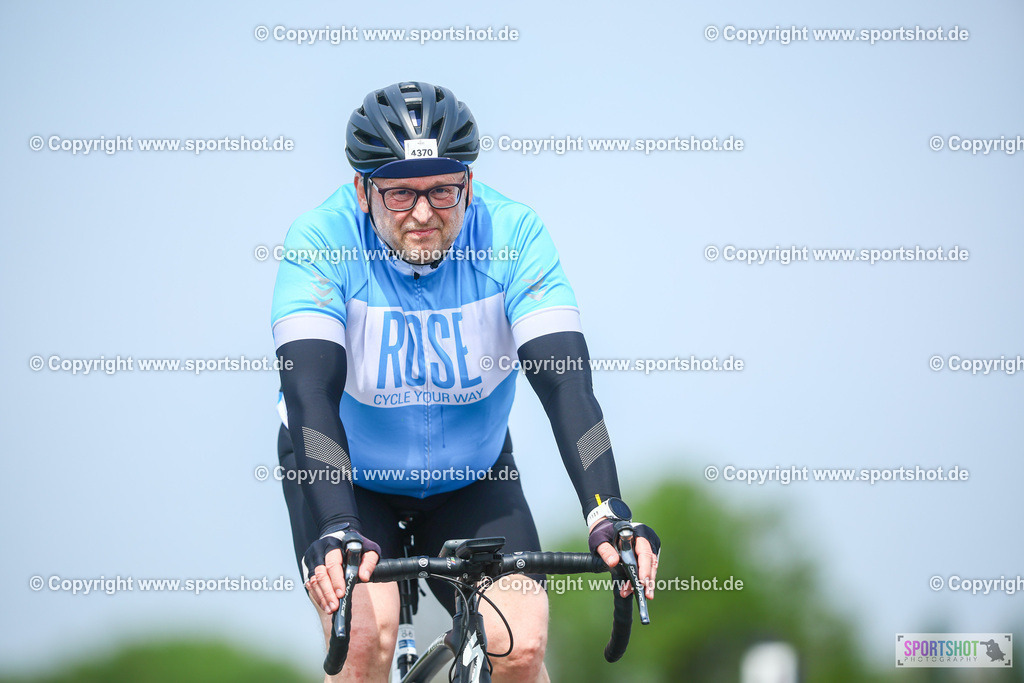 129_TRA57232 | Neusiedlersee Radmarathon 2026@sportshot_your_pictrs #yourpictures#roadtowm2029 #nrm #neusiedlerseeradmarathon #neusiedlersee #neusiedlerseetourismus #burgenland #mörbisch #nrm26 #burgenlandtourismus #voglundco #poweredbyburgenlandtourismus #radsport #rad #marathon #ucigranfondo #visitburgenland #ucigranfondoworldseries