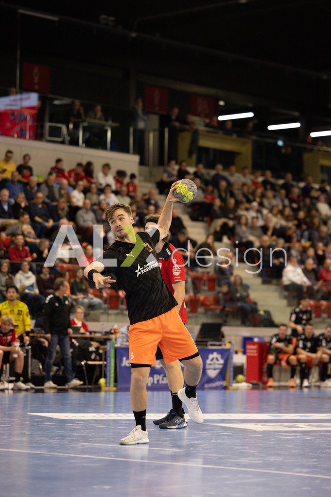Handballen I Herren I Saison 2025-2026 I Quickline Handball League 2026 | Men I 18. Spieltag I Pfade Winterthur - Kadetten Schaffhausen I 20.12.2025 | 6 Odinn Rikhardsson (Kadetten Schaffhausen) - Flügel rechts - Realisiert mit Pictrs.com