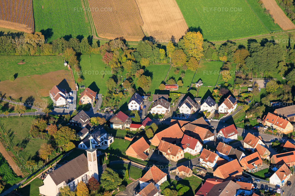 Aerial view: Church of St. George and Rue de Wissembourg in Oberrœdern in the state Bas-Rhin, France.Photo: IMG_150149.jpg taken on 10/11/2025 by Werner Riehm/FLY-FOTO.comResolution of the original: 6000 x 4000 px