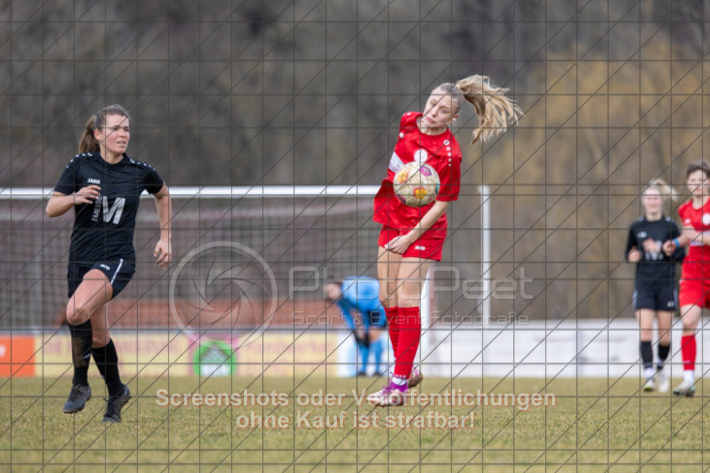 20250223_133557_0252 | #,1.FC Donzdorf (rot) vs. TSV Tettnang (schwarz), Fussball, Frauen-WFV-Pokal Achtelfinale, Saison 2024/2025, Rasenplatz Lautertal Stadion, Süßener Straße 16, 73072 Donzdorf, 23.02.2025 - 13:00 Uhr,Foto: PhotoPeet-Sportfotografie/Peter Harich
