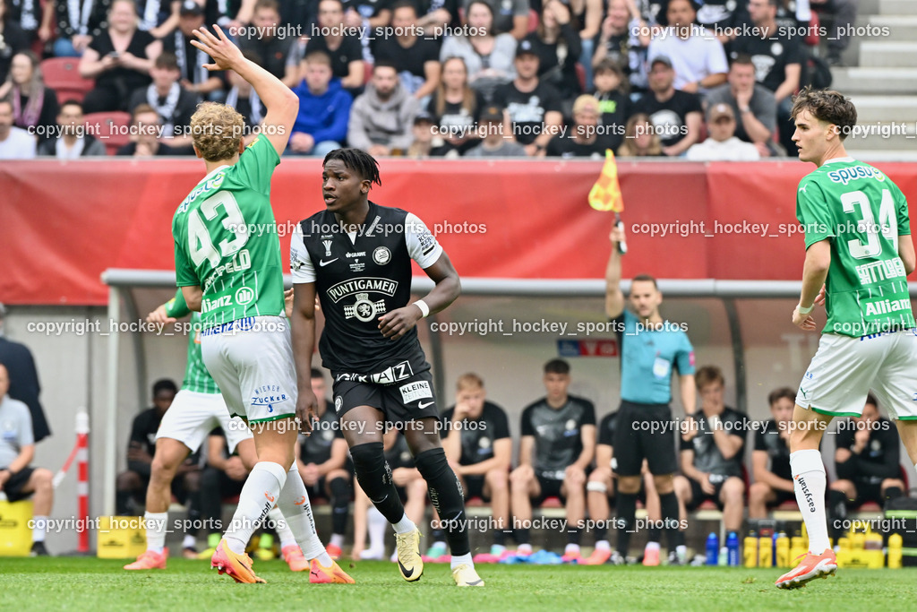 SK Puntigamer Sturm vs. SK Rapid Wien Siegerehrung, Impressionen | #43 Leopold Querfeld SK Rapid, #20 Seedyahmed Tijan Jatta SK Sturm, #34 Nikolas Sattlberger SK Rapid, SK Puntigamer Sturm vs. SK Rapid Wien Siegerehrung, Impressionen, SK Puntigamer Sturm vs. SK Rapid Wien Siegerehrung, Impressionen am 01.05.2024 in Klagenfurt (Wörthersee Stadion ), Austria, (Photo by Bernd Stefan)