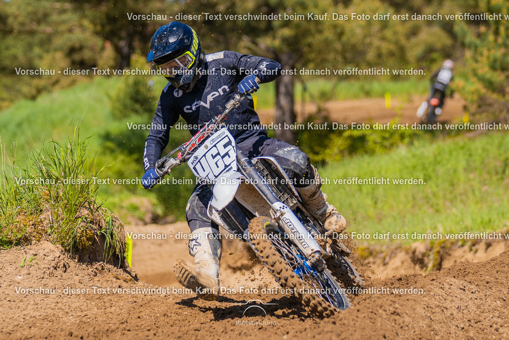 20260517_Templin-6016 | Sportfotografin aus Berlin-Brandenburg mit Fokus auf Motocross. Ich halte deine sportliche Leistung und echte Emotionen auf und neben der Strecke professionell fest. Entdecke die Fotos von deinem Rennen und bestelle sie direkt hier im Shop.