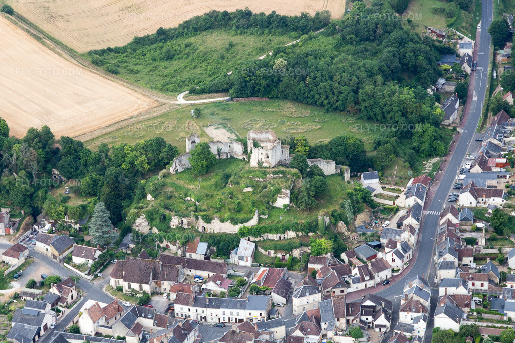 Aerial view: View of the town in Montoire-sur-le-Loir in the state Loir et Cher, France.Photo: IMG_101142.jpg taken on 06/24/2017 by Werner Riehm/FLY-FOTO.comResolution of the original: 5157 x 3438 px