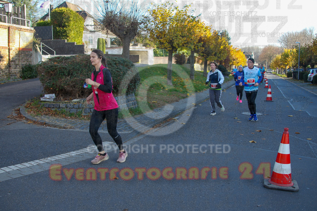 241201_1240_EV4_3177 | Sportfotografie im Rhein-Sieg Kreis, Köln, Bonn, NRW, Rheinland Pfalz, Hessen, etc. Unser Tätigkeitsfeld umfasst den Laufsport vom Volkslauf über den Marathon, Duathlon, Triathon bis zum Ultralauf wie Kölnpfad Ultra oder Schindertrail.