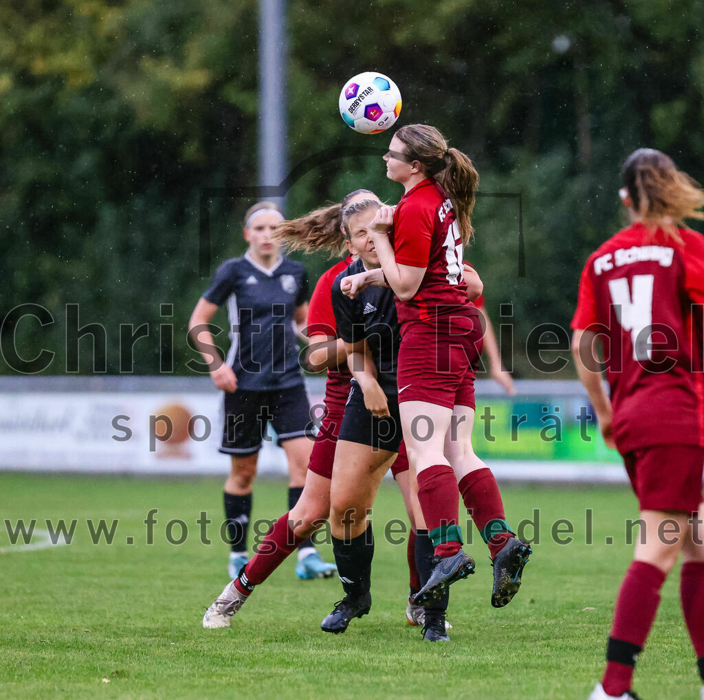 2023-10-14_045_FC_Schwaig_gegen_SV_Schechen | Oberding, Deutschland, 14.10.2023:
Fußball, Bezirksliga 2023 / 2024, 6. Spieltag, FC Schwaig gegen SV Schechen, Endergebnis: 4:3

Rebecca Wirl (FC Schwaig, #12)

Foto: Christian Riedel / fotografie-riedel.net