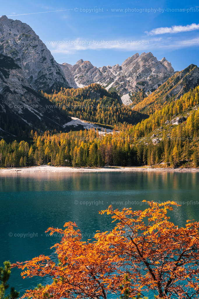 Pragser Wildsee Dolomiten Herbst copyright  Thomas Pfister-3 | PHOTOGRAPHY BY THOMAS PFISTER