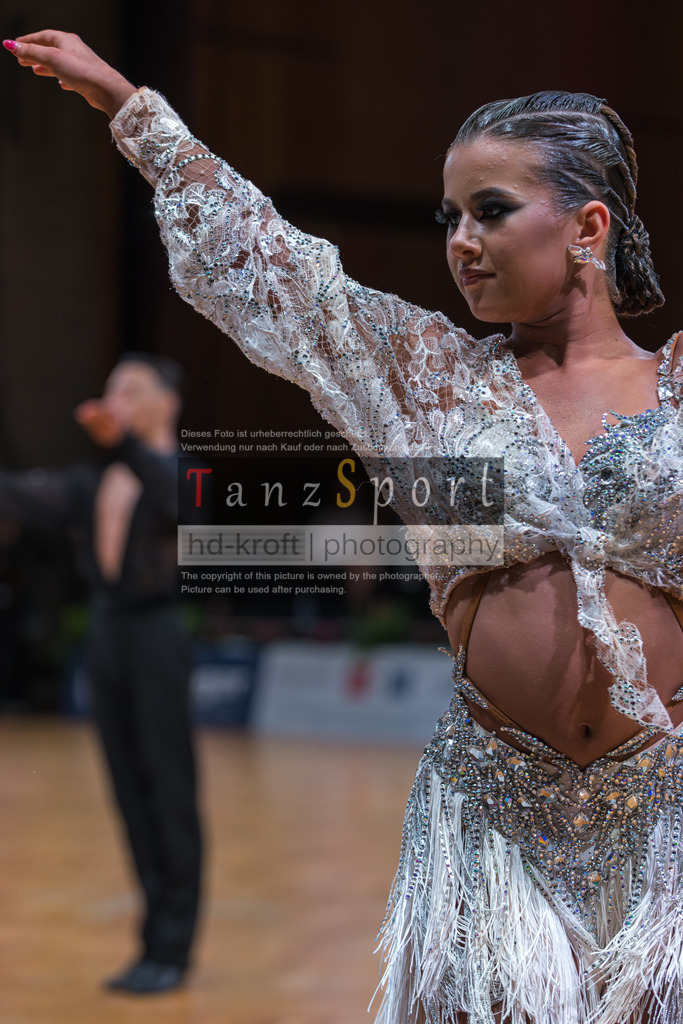 20250820_WDSF Open Lat Youth_2802 | Tanzsportbilder, Standardtanz, Lateintanz, WDSF, DTV, LTVB, dancecomp, goc, hessen tanzt, blaues band der spree, walzer, tango, wiener walzer, slowfox, quickstepp, samba, rumba, cha-cha-cha, paso doble. jive, hd-kroft photography, turniertanzsport