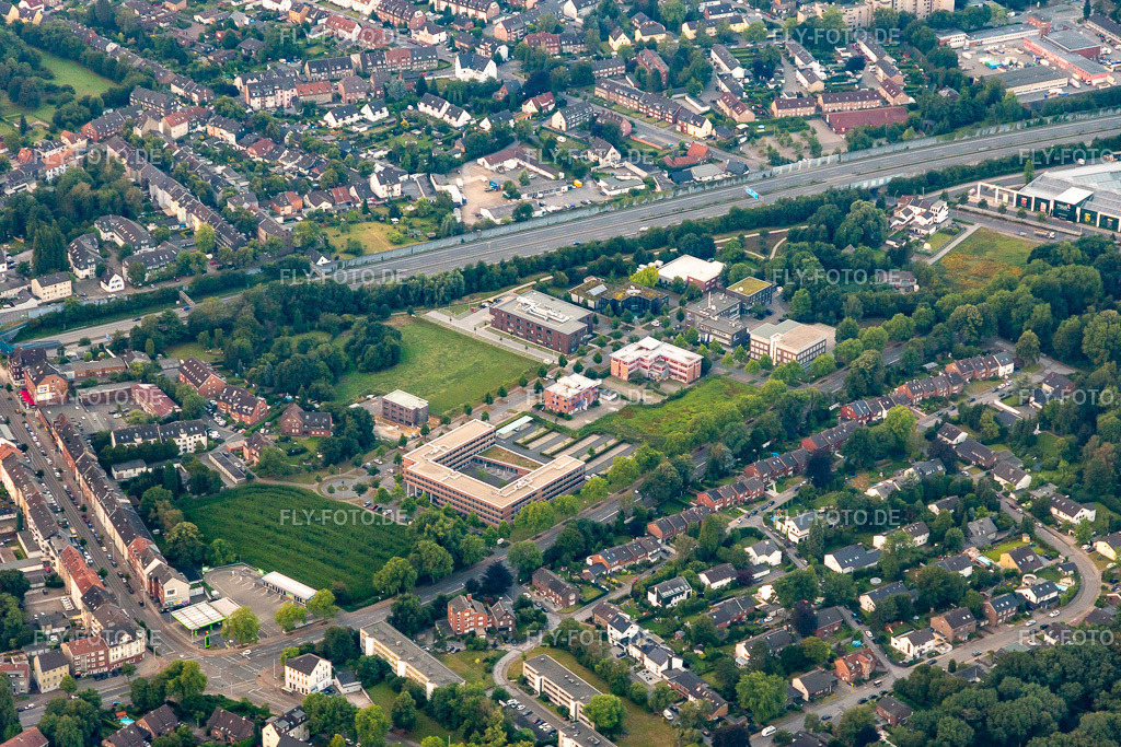 Finanzamt Gelsenkirchen | Luftbild: Finanzamt Gelsenkirchen im Ortsteil Erle in Gelsenkirchen im Bundesland Nordrhein-Westfalen in Deutschland. Foto: IMG_008327.jpg vom 19.07.2020 durch Werner Riehm/FLY-FOTO.de - Realisiert mit Pictrs.com