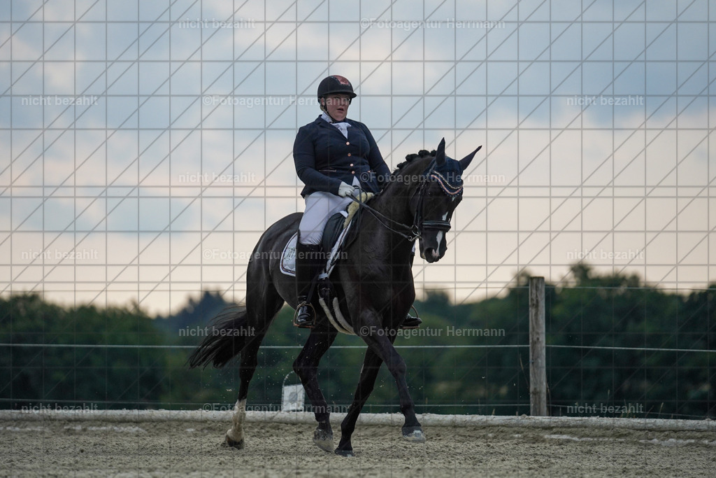 20230826-FAH06353 | Forstinning, 2023, Dressurturnier, Turniersportbilder, Turnierfotografen Bayern, Fotoagentur Herrmann, Reitsportfotografie, Turnierbilder