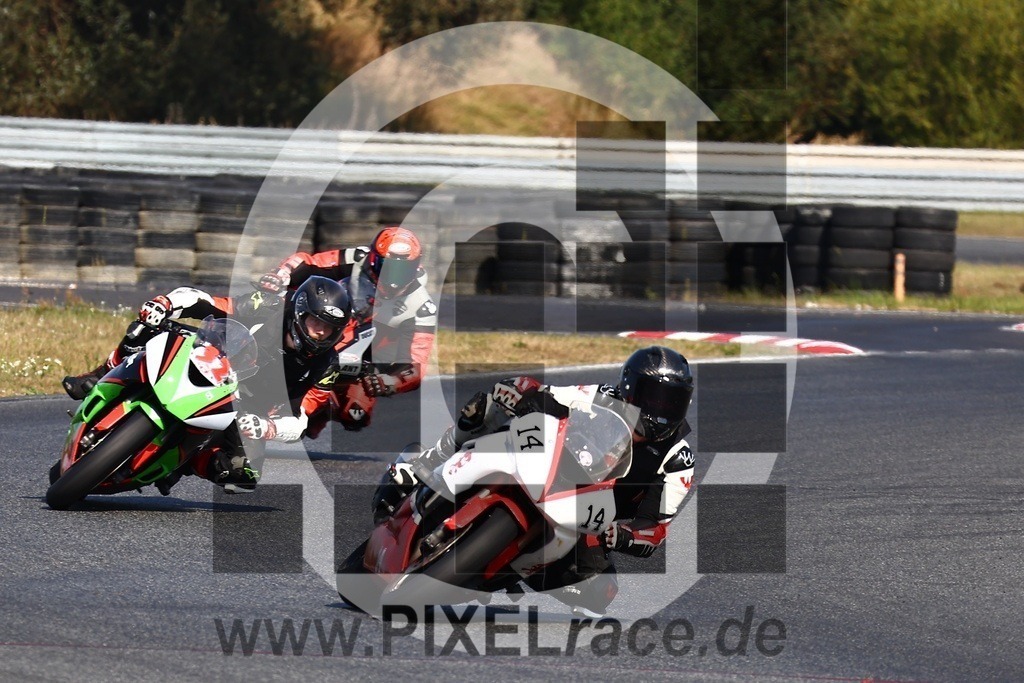 0055-20240904_02098 | Schöne Erinnerungen an spannende Momente - das festzuhalten ist unser Job. PIXELrace.de ist seit 2003 auf den Rennstrecken Europas unterwegs um die Action draußen beim Fahren und die wunderbare Stimmung imm Fahrerlager für euch einzufangen.